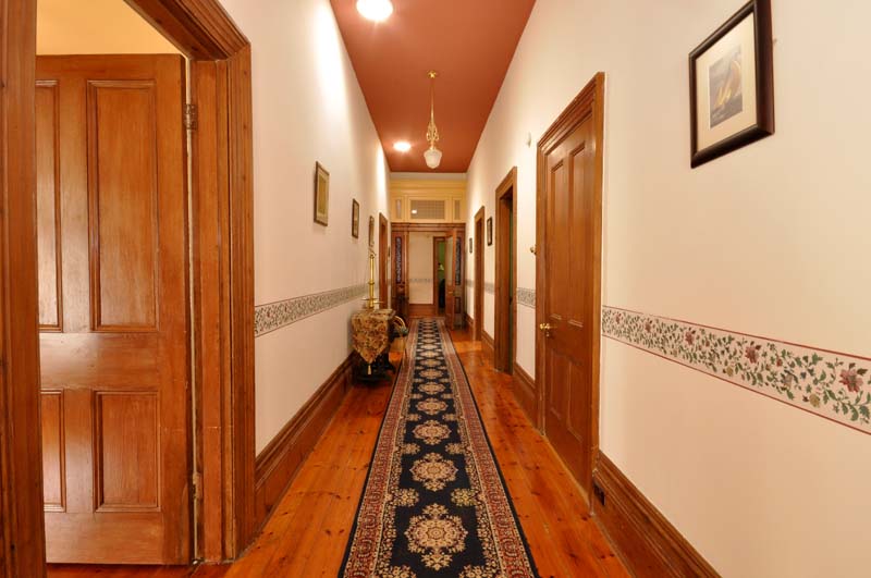 Character and charm awaits you! Picture 3