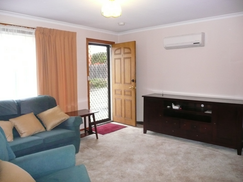Beautiful 2 Bedroom Brick Unit Picture 3