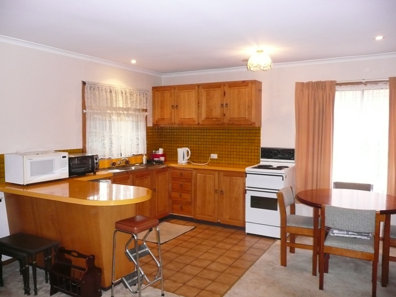 Beautiful 2 Bedroom Brick Unit Picture 2
