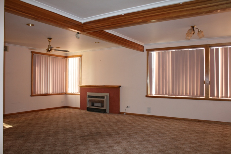 Great Investment Brick Home. Picture 3