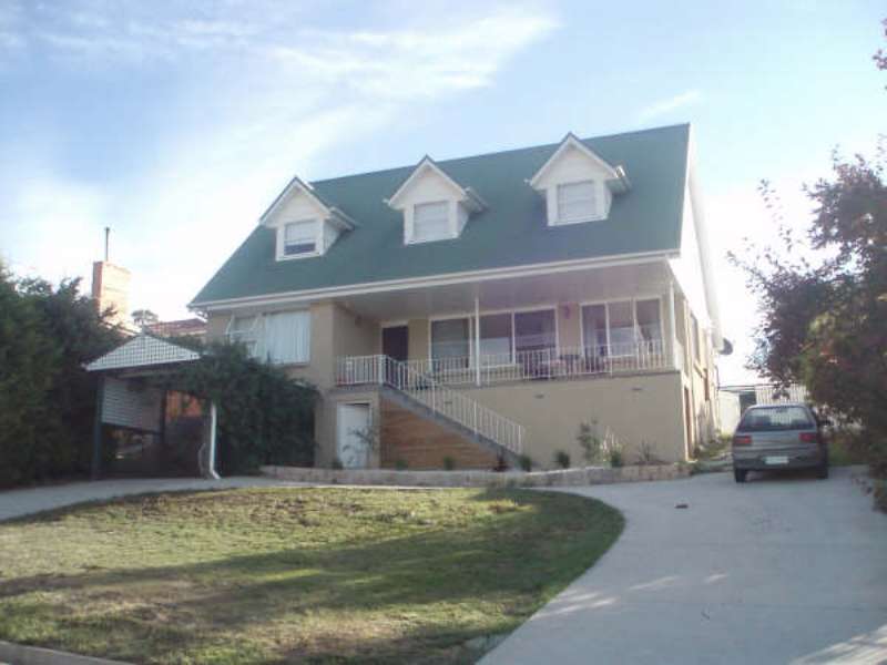 Enough room for the Brady bunch! Picture 2