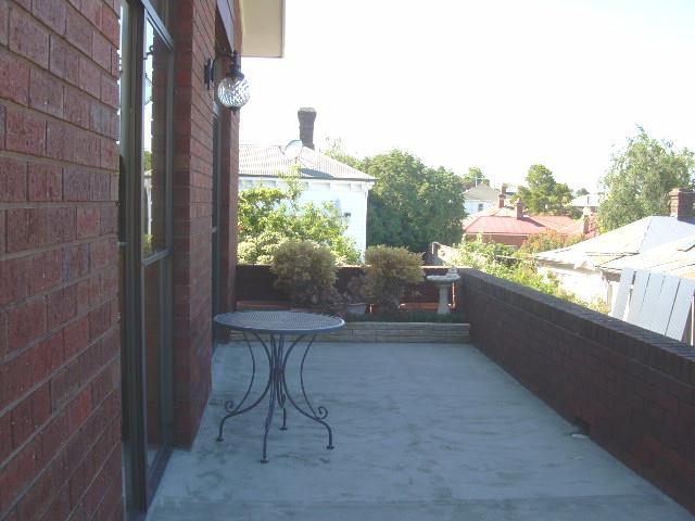 Inner city Apartment with astonishing views Picture 3