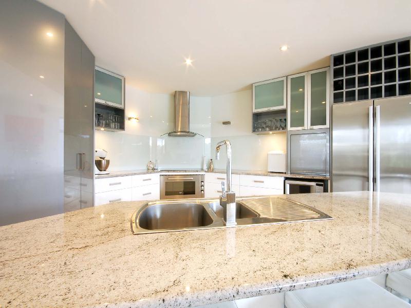 Magnificent Modern Home In Rural Setting Picture 2