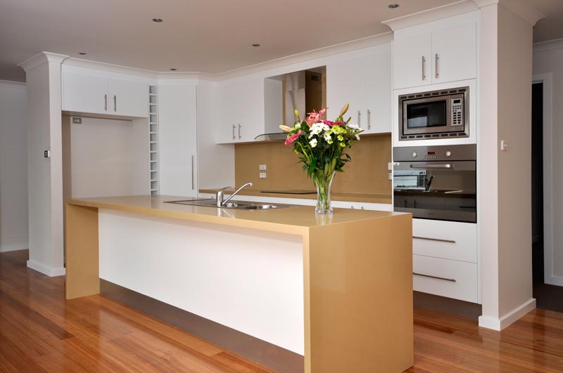 Quality Home With Outstanding Views! Picture 3