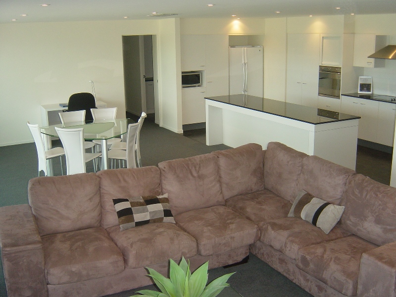 Stunning Inner City Penthouse Picture 2