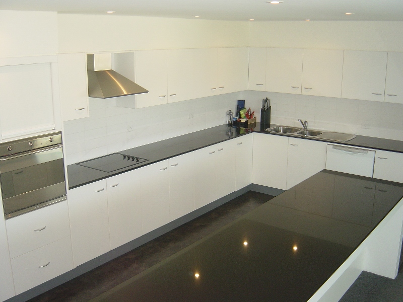 Stunning Inner City Penthouse Picture 3