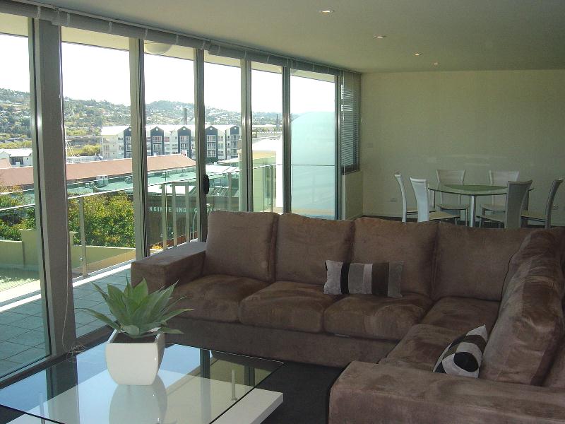 Stunning Inner City Penthouse Picture 1