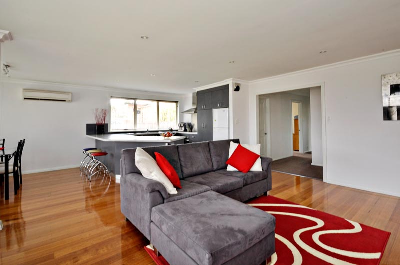 Stunning Townhouse Living! Picture 2