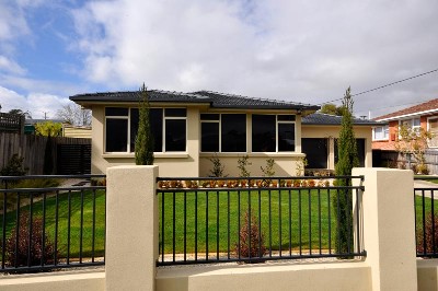 Stunning Townhouse Living! Picture