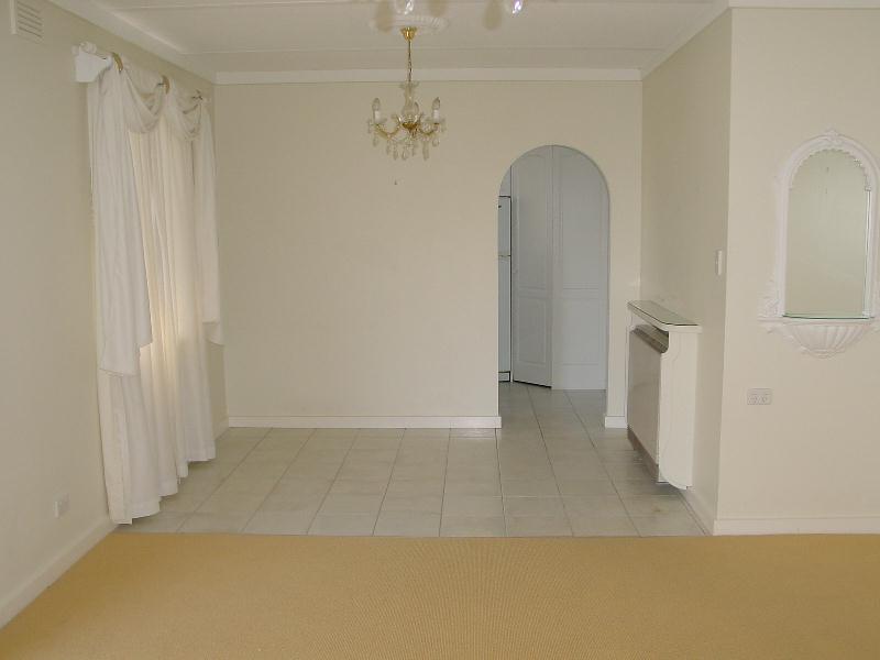 Central 2 Bedroom Apartment Picture 3