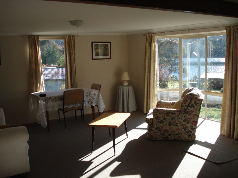 Your Hideaway By The Lake Picture 3