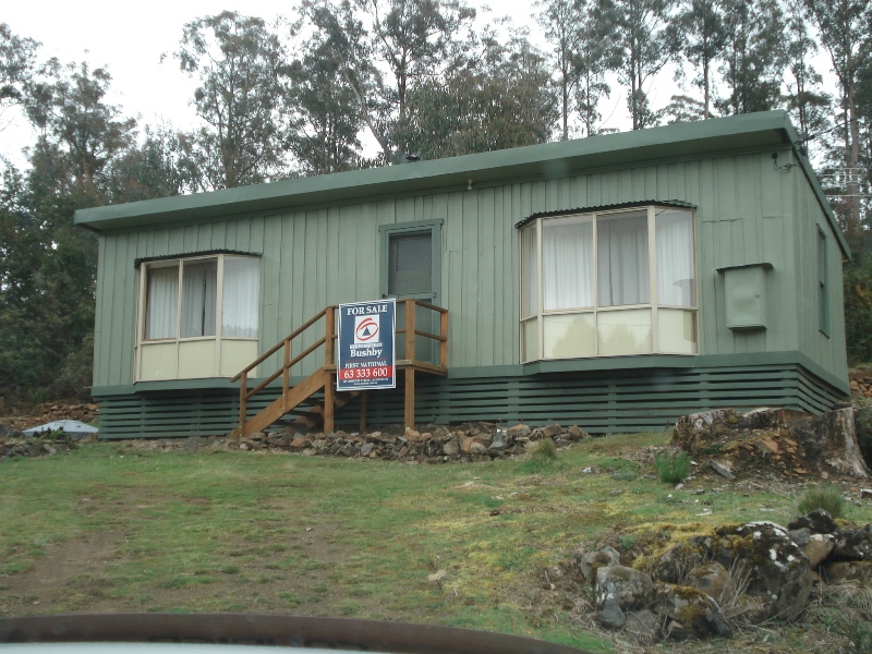 Your Hideaway By The Lake Picture 1