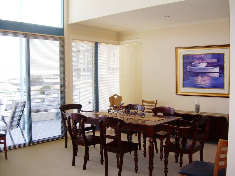 Living on Holidays! Picture 3