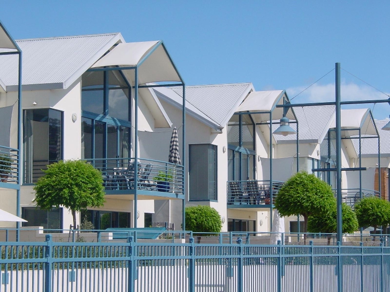 Living on Holidays! Picture 1