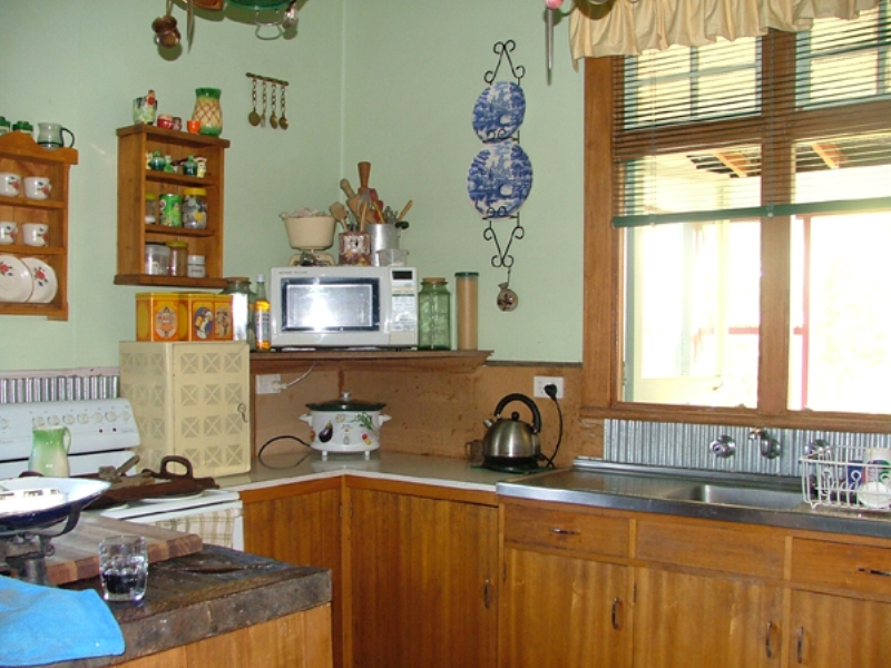 Large Family Home On A Double Block Picture 2