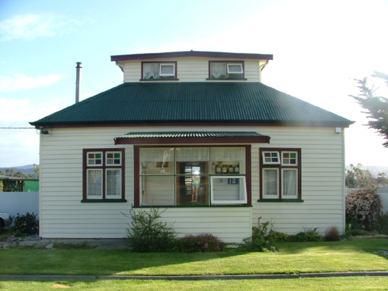 Large Family Home On A Double Block Picture 1