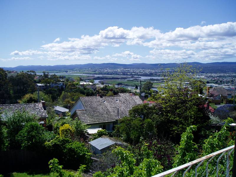 Fair View in Fairthorne. Picture 2