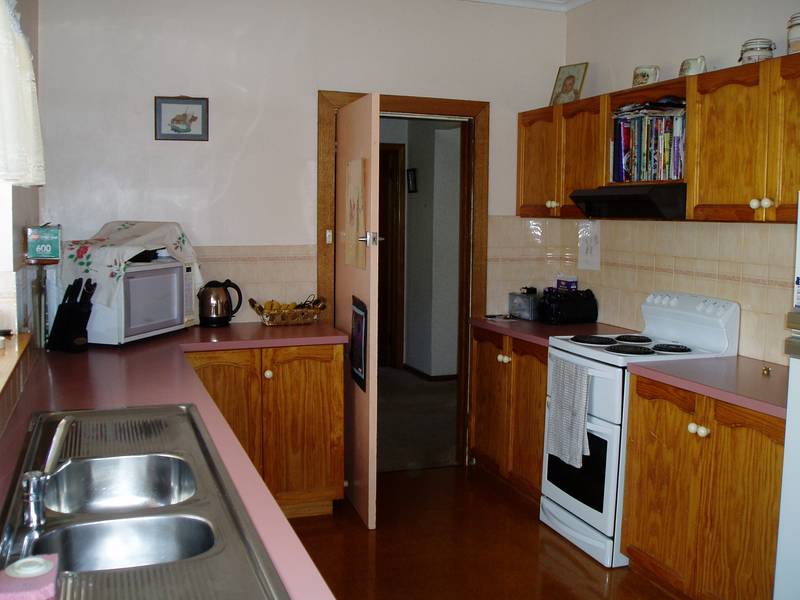 Fair View in Fairthorne. Picture 3