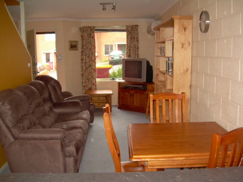 Stylish by the Park Picture 3