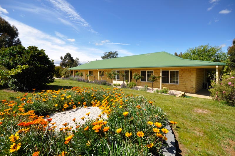 Spacious Serenity with Charm and Warmth Picture 1