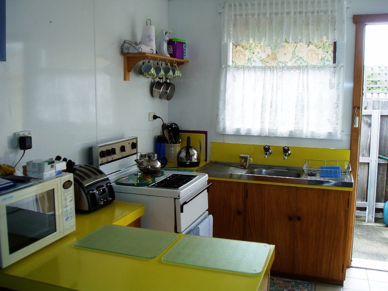 Excellent Unit. Walk to the Shops. Picture 3