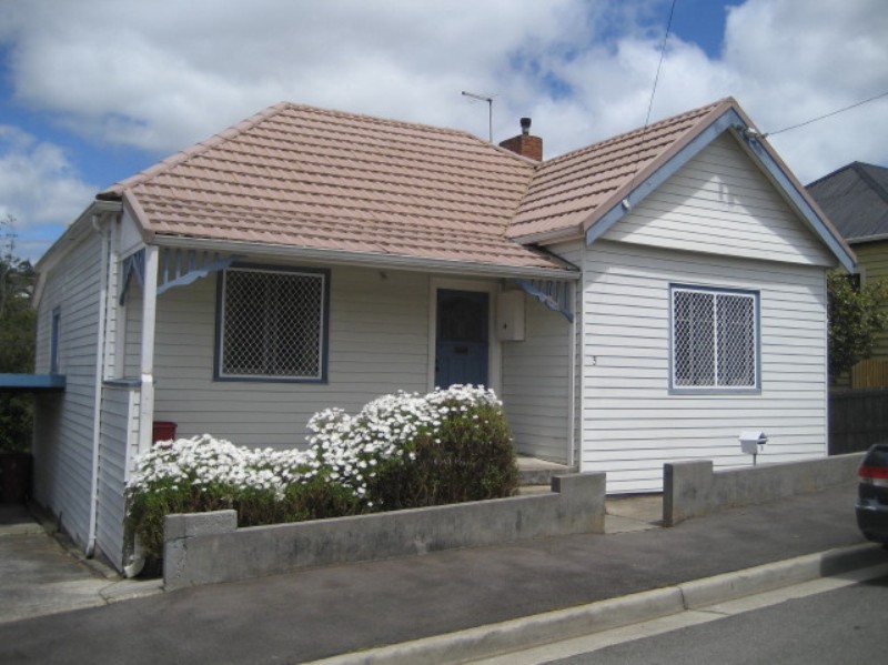 Quiet Street In The West Picture 1