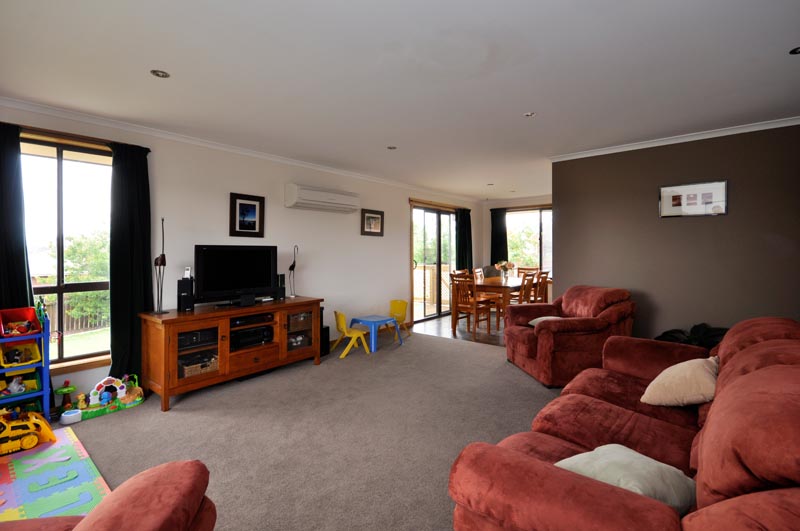 Low Maintenance Home In A Family Location Picture 1