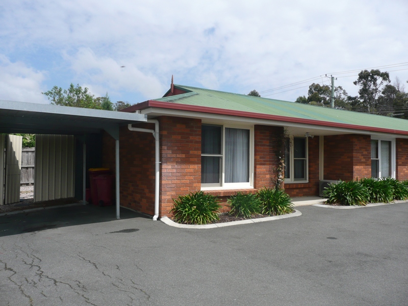 Spacious Unit in Norwood Picture 1