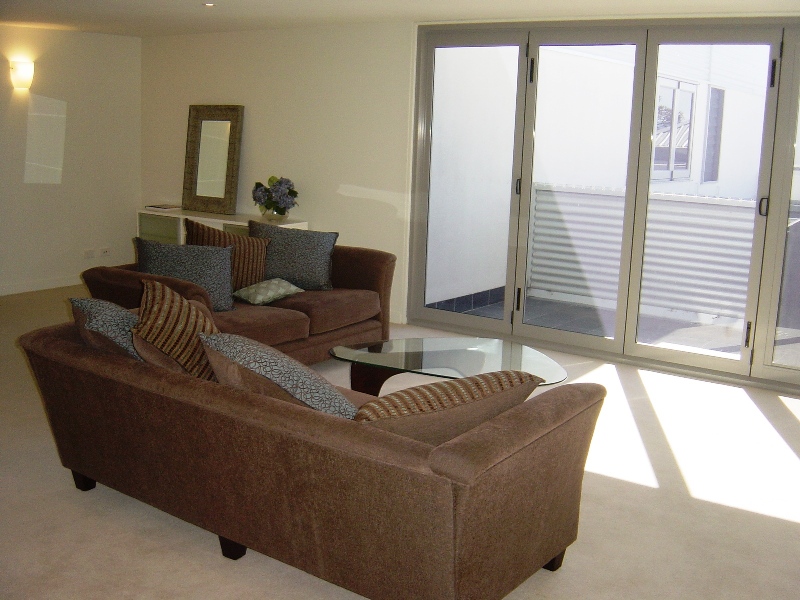 Stunning 2 Bedroom Apartment Picture 2