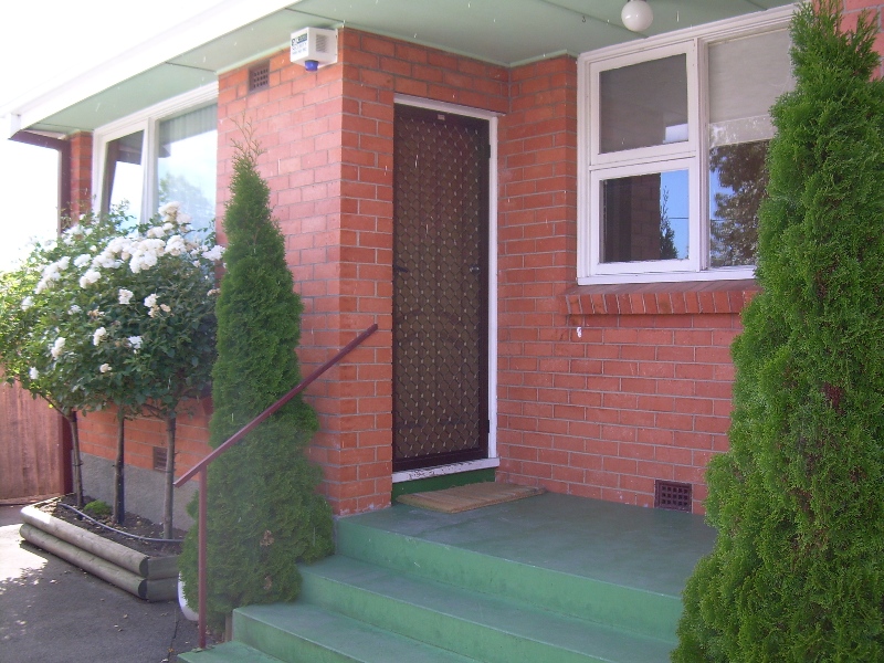 Town Base Close to Schools and Colleges Picture 1