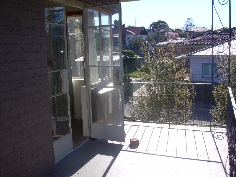 Neat & Tidy Unit! Picture 3