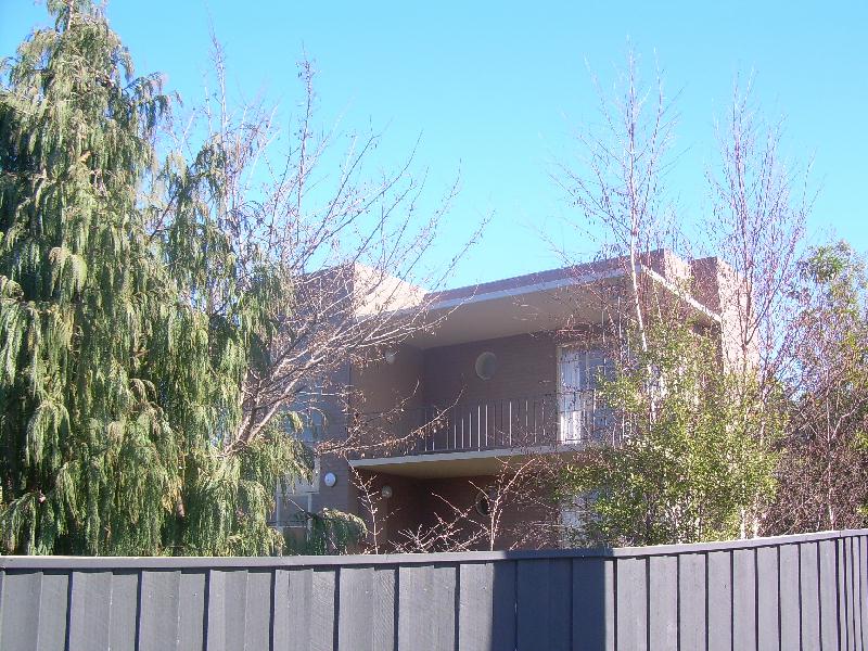 Neat & Tidy Unit! Picture 2