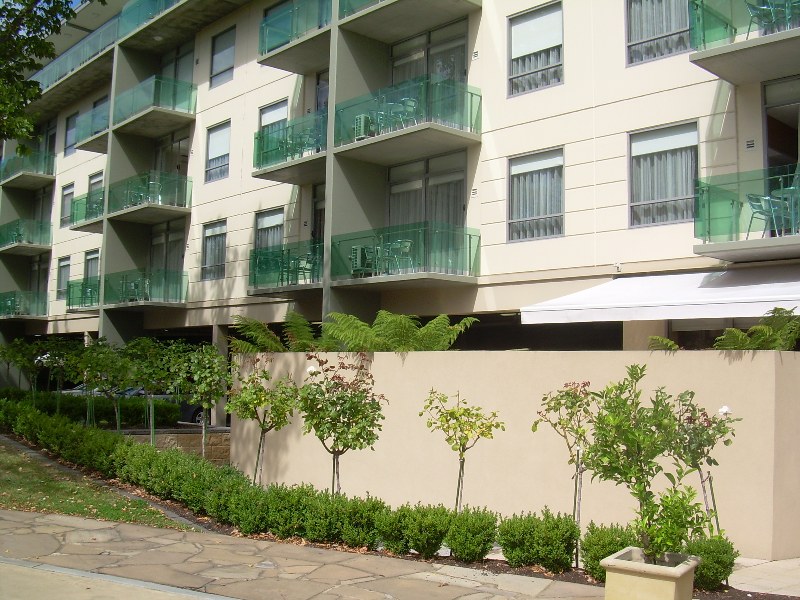 Luxury Inner City Living! Picture 1