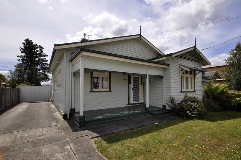 Character in Burns Street. Picture 1