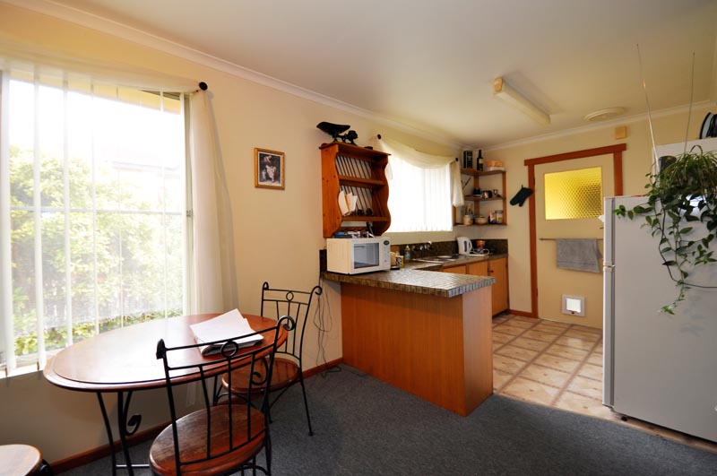 Excellent Unit in West. Picture 3