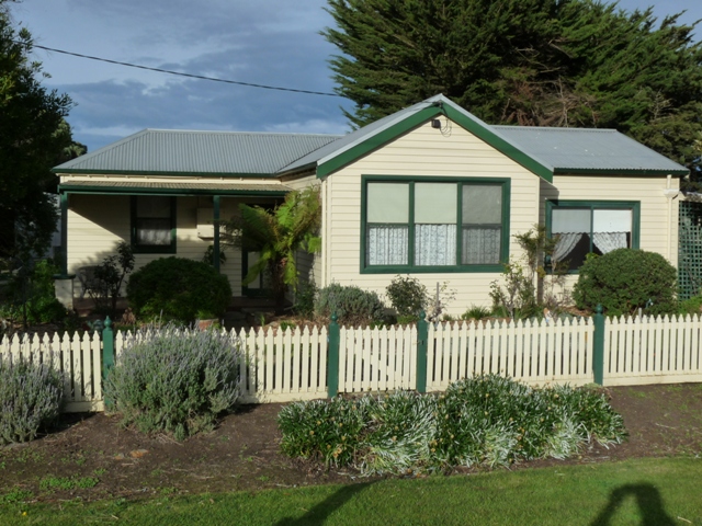 Country Cottage Picture 1