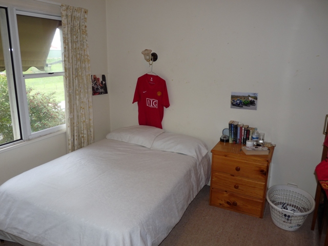 Great Opportunity- Commercially Zoned House and Buildings with Highway Frontage. Picture 3