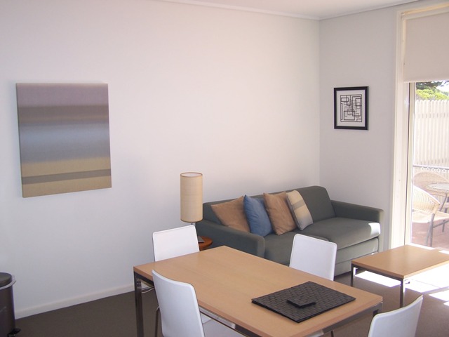 Lady Bay Apartment Picture 3