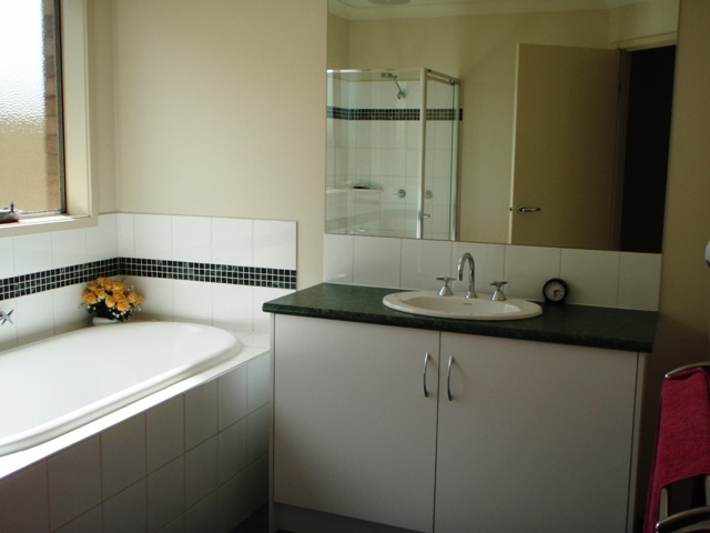 Splendour & Space In Koroit! Picture 3