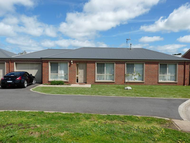 3 Bedroom Townhouse. Picture 1