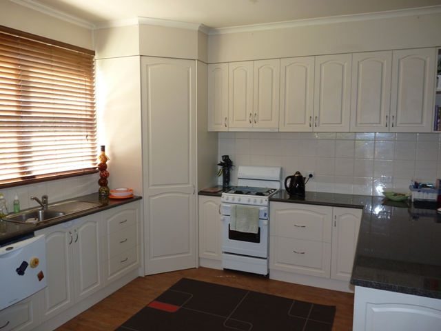 Large Family Home Picture 3