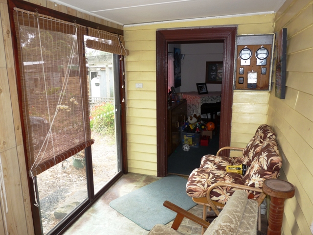 Country Lifestyle - Close to Town Picture 2