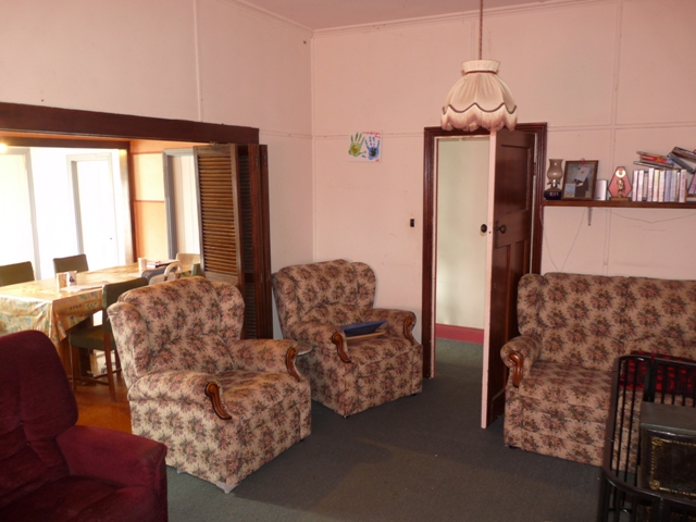 Country Lifestyle - Close to Town Picture 3