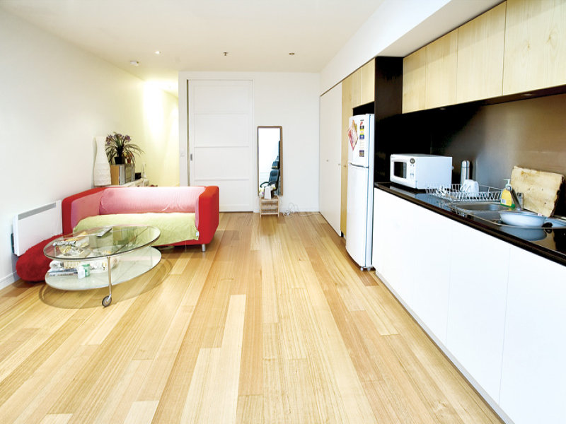 16 Liverpool St: Superb City Living Awaits! L/B Picture 1