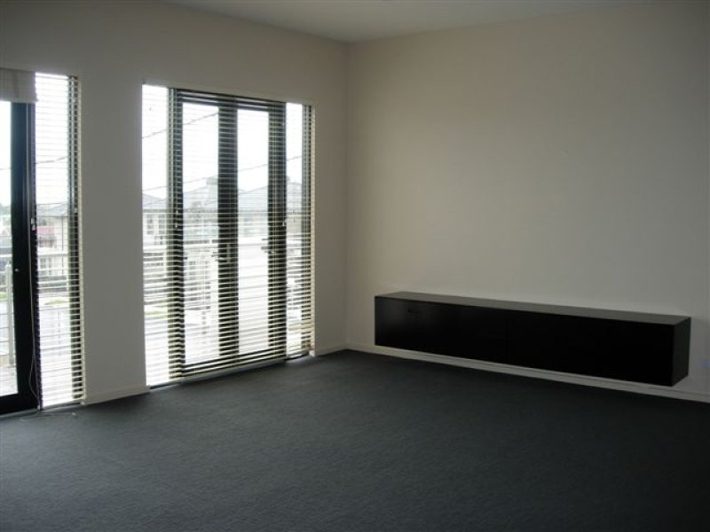 5 North St, 1st floor: Modern And Delightful! Picture 3