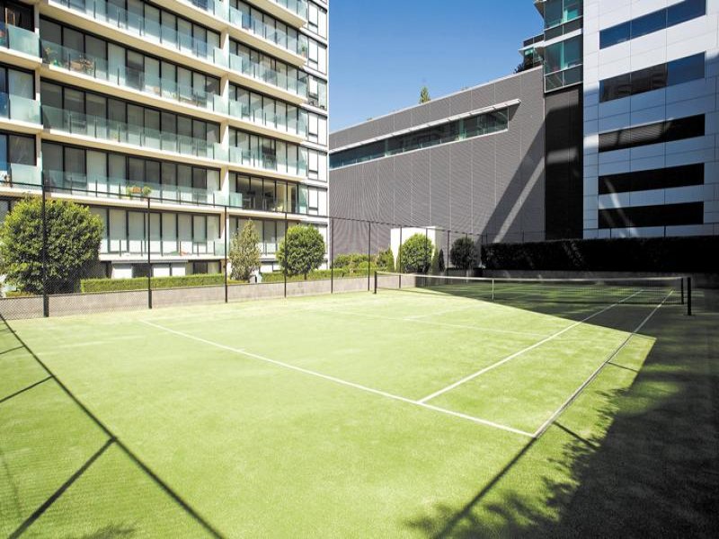 Capri 6th floor, 38 Bank St: Ideal Location! Picture 2