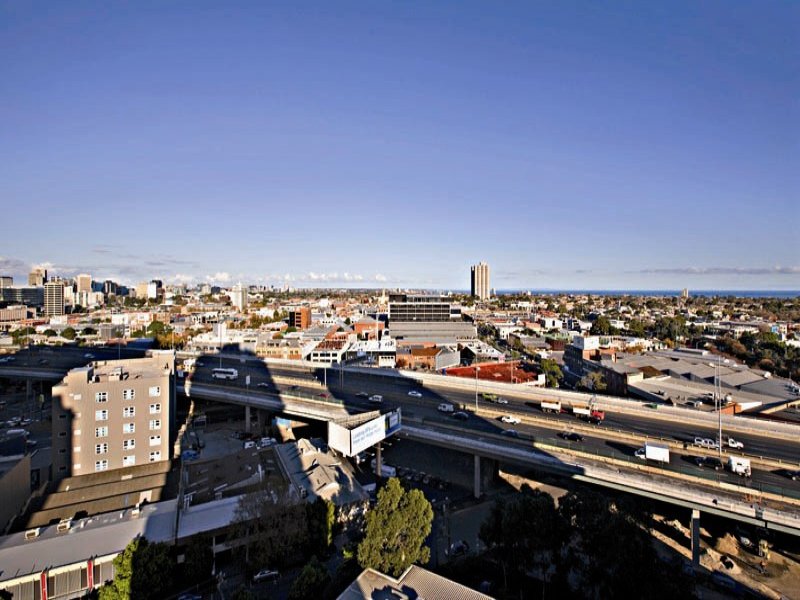 Centurion 13th floor, 83 Whiteman St: Fantastic Location! L/B Picture 3