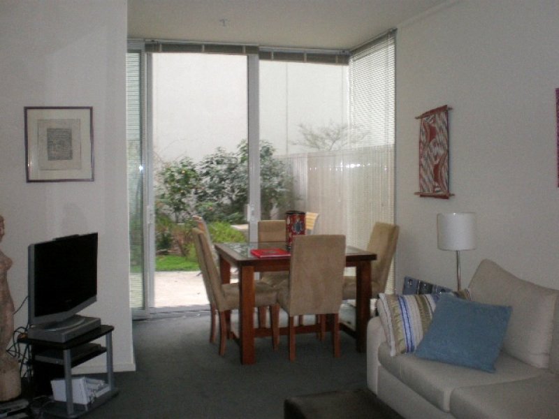 Centurion Ground floor FULLY FURNISHED, 83 Whiteman St: Feel At Home! L/B Picture 1