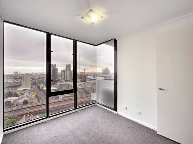 City Tower 9th floor, 183 City Rd: A Must See! L/B Picture 3