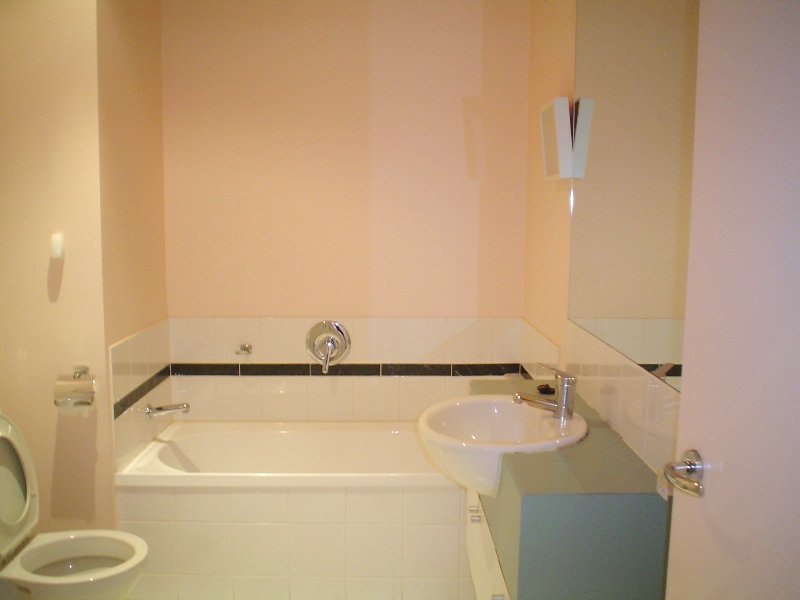 Dockside Tower, FURNISHED: Terrific Central Location! Picture 2